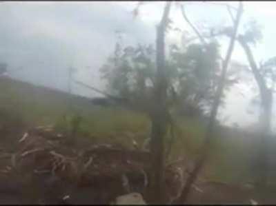 Ukrainian forces surround Russian tank and eliminate its dismounted crew