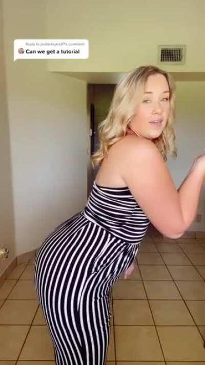 Thick milf PAWG giving a tutorial lmao