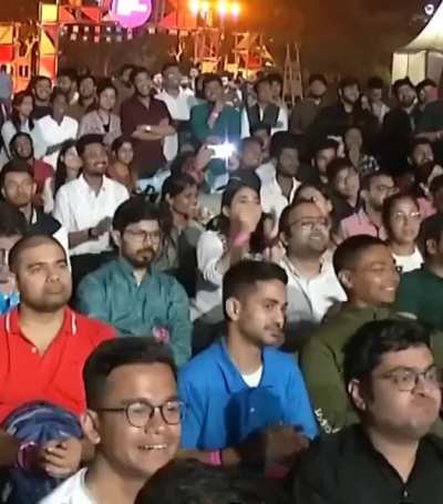 The most awaited video of all times. White shirt guy The one who was debating with Nupur Sharma is roaming freely today and Nupur who told the truth is still not coming out of the house because of the death thread. 