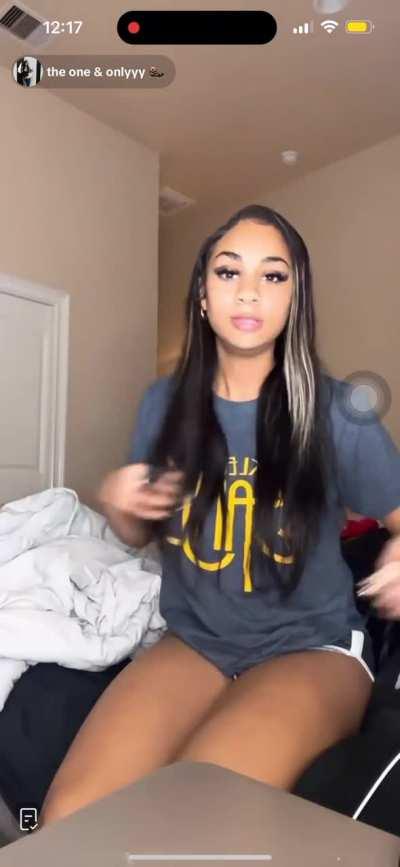 @niyaahhlovee live from last night