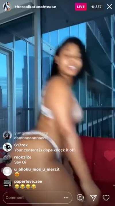 K@tanahtea$e See the nips with that bra