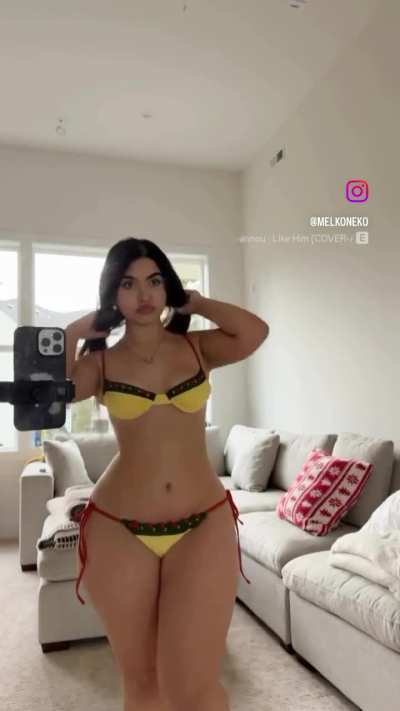 need her to sit on my face 😭