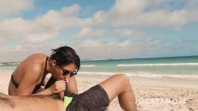 Risky blowjob on the public beach....