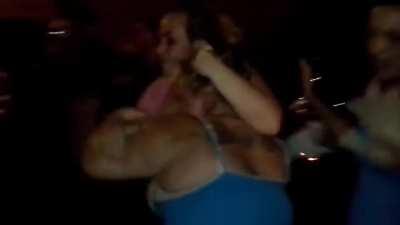 Big moms fights in the hood