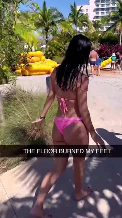 Mommys fat ass just eating up that bikini