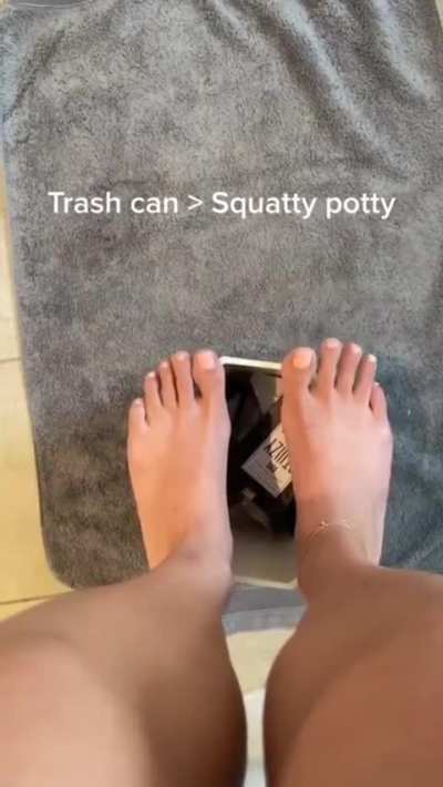 Mia Khalifa beautiful feet and delicious toes