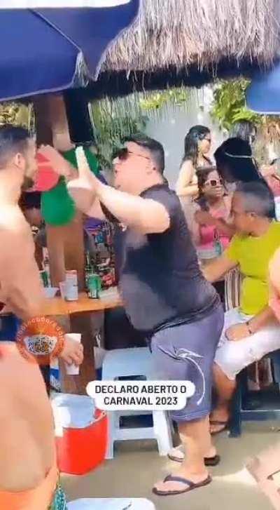 Carnaval nem chegou ainda hein!