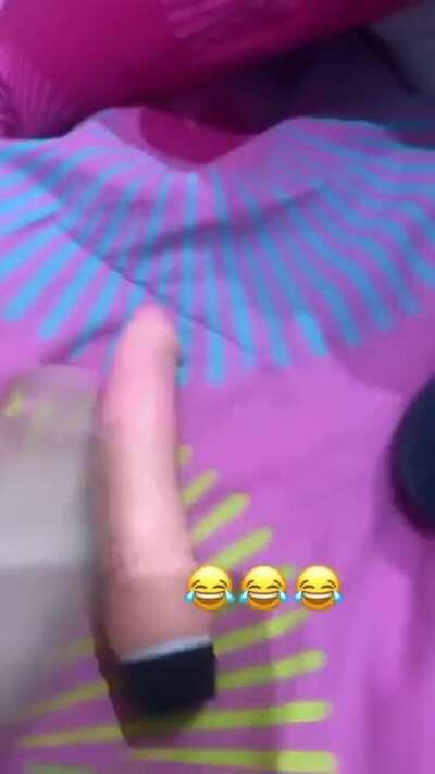 Con su dildo