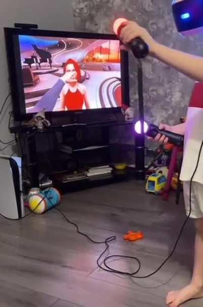 Little guy being little dude