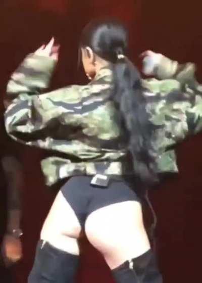 Becky G Twerking Sexy