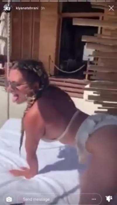 Chanel twerking on all 4s