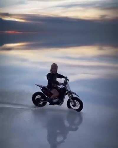 Dünyanın başka bir köşesinde bir çocuk