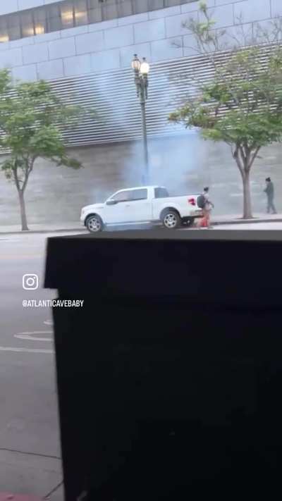 Protestors vs ICE agents on a raid and LAPD