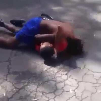 Guy Attempts To Bodyslam Another During Streetfight