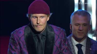 Patrik Laine gets a standing ovation as the Habs announce their sidelined players