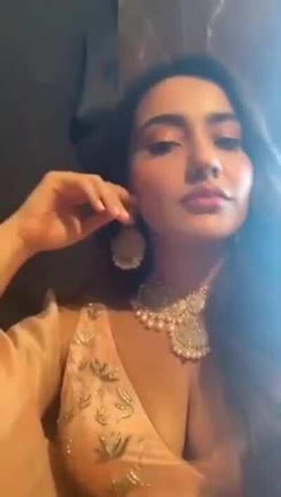 Neha Sharma Mega Cleavage