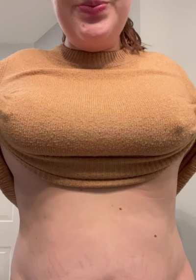 Titty dropping my natural MILF tits just because it’s fun 🤷‍♀️