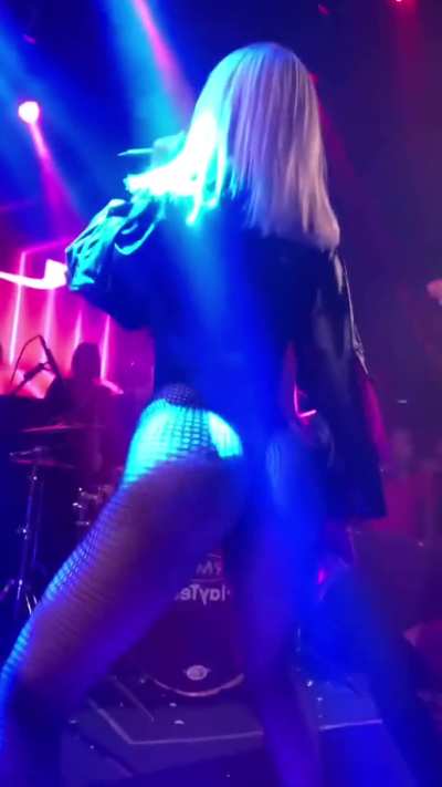 A raba que merece um palco só pra ela