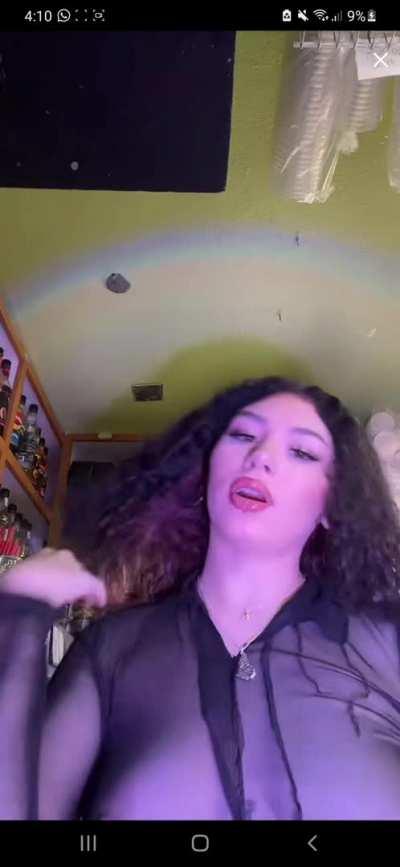 Same chick but without the comments