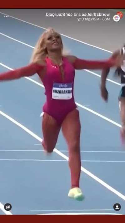 ShaCarri Richardson @carririchardson_ (strong , fast , athletic beautiful ebony😍)