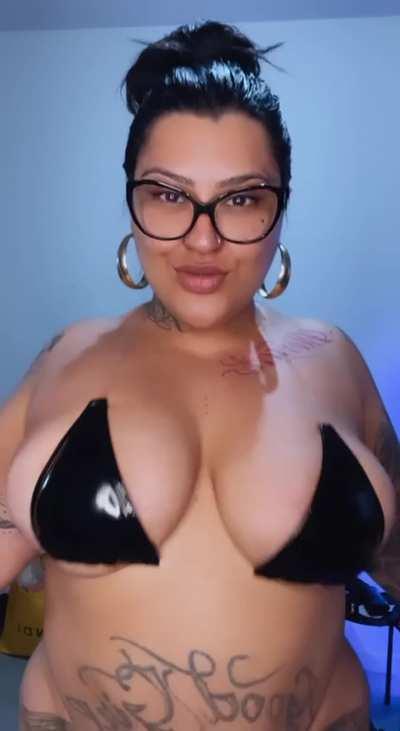 When you pull that cock out I can't help but feel happy
