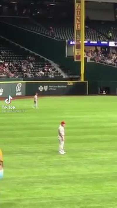 Mike Trout gives his opinion on which Warzone meta he prefers