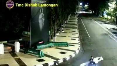 Pernahkah kalian gabut terus ngajak jalan2 pocong?