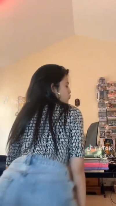 Que ganas de hacerle de todo a ese culo🍑🥵