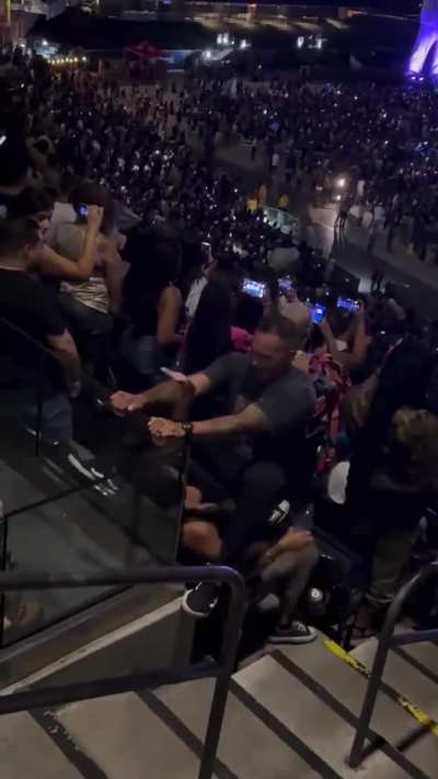 Chris Brown had these two acting out during his concert 😭