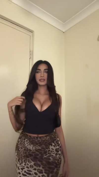 Stacked 19yr old  baddie