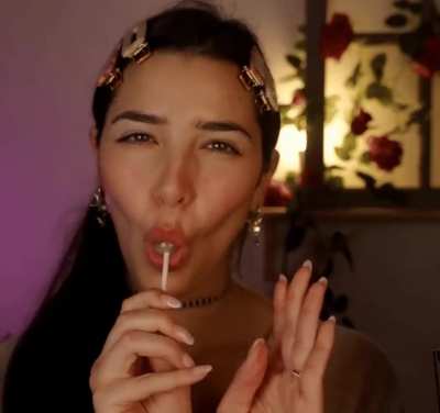 Do you think she know about this subreddit ?