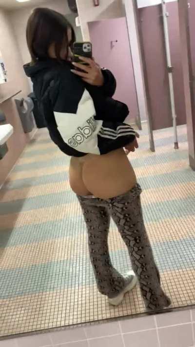 Getting horny at the school… i hope nobody saw me