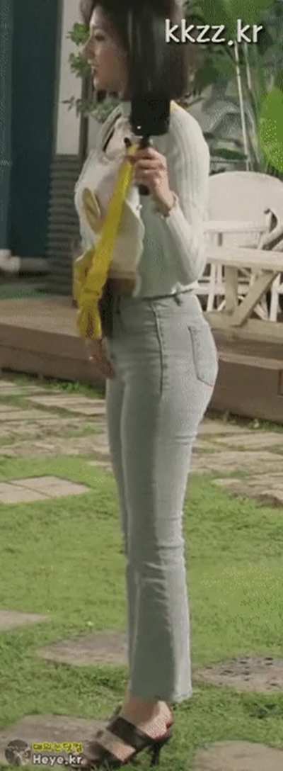 Korean girls are built different - Yein Lovelyz