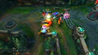 This is why you don't gang up on a fed Aatrox (Destroyed the enemy team with the might of Allah)