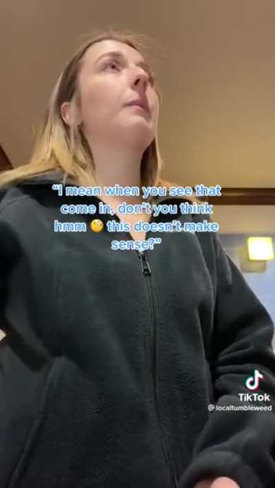 Hotel Receptionist tries to explain a guy how reservations work... and this is what he does