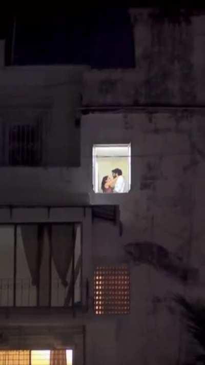 galat waqt pe sahi jagah mojud tha