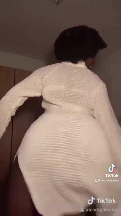 Let me twerk with your Face between ma cheecks🤤😋💦