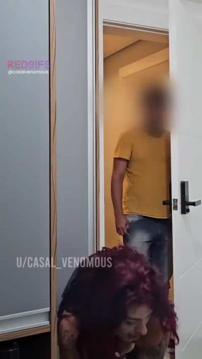 The Doordash guy got more than just a tip...[GIF]