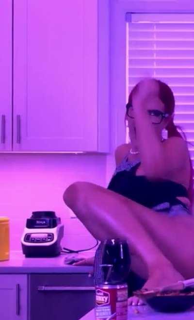 Bruh her legsssss 😩😩😩😩🥰🥰