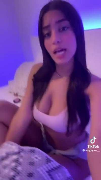 She’s 5’2 you know what this means boys 🍆💦 going to be hella fun 🥵😍