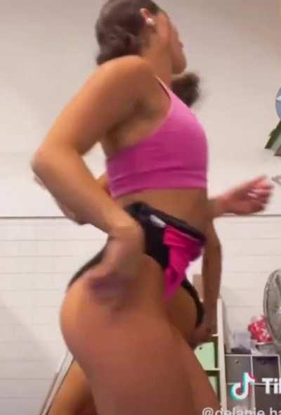 Michigan State’s Delaine Darkness & Skyla Schulte 💚🤍