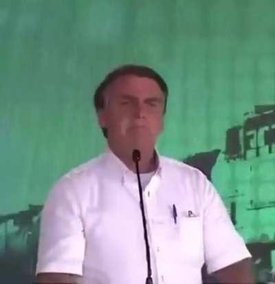 Tocar isso em loop num megafone perto da manifestação de quem perdeu a eleição