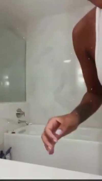 Love nutting to her ass clapping😩