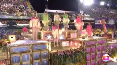 Changing clothes in a fraction of second