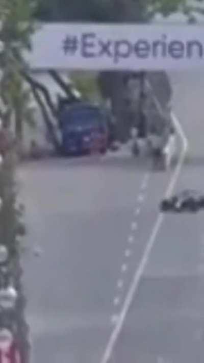 MaX hAD a PuNcTure TheRe diFferEnt