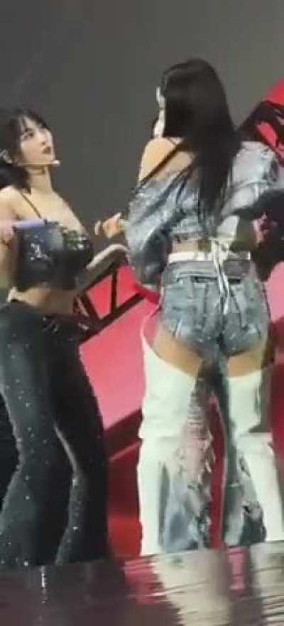 Chaeyoung cute booty 
