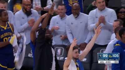 [Highlight] Klay hits his 6th three-pointer of the night to give the Warriors a 6-point lead with 2 mins left to play!