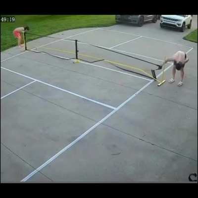 Removing a net under tension