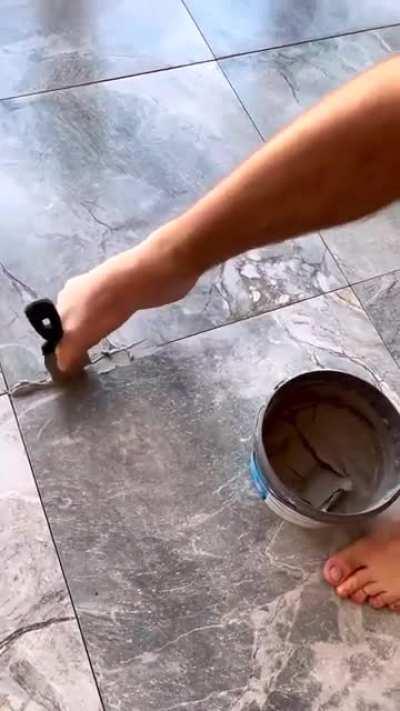 Armless Man tiles a floor with just his feet