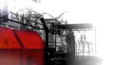 Ayer gracias a Nel pude recuperar parte de los recuerdos que creimos que habian eliminado cuando me capturaron, por lo aue creo el asistente de mi cuerpo se consiguio conectar con el sistema de microfonos de la base donde se oculta xQrz, esta es la memori